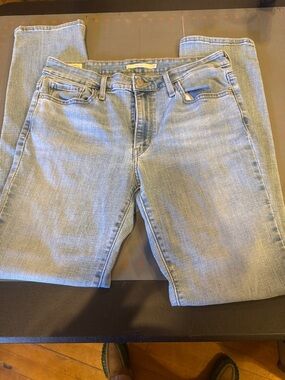 Levi’s Premium Light Blue Women’s Jeans - 712 Slim Fit